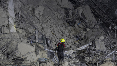 Μιανμάρ Πάνω Aπό 1.600 Nεκροί - Iσοπεδωμένες Γειτονιές