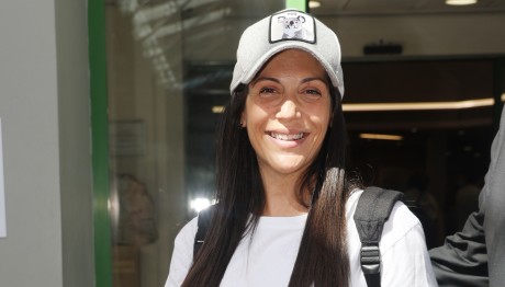 Ανθή Βούλγαρη: Μας εύχεται «καλό μήνα» αγκαλιά με τον 20 ημερών γιο της