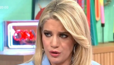 Θεωνά Στο Στούντιο 4: «Πού Πιστεύεις Ότι Στοχεύει Η Ερώτηση»