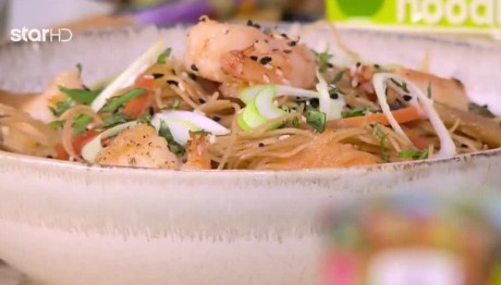 Συνταγή για noodles με λαχανικά και γαρίδες