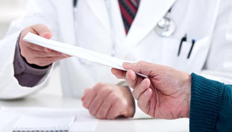 Καταγγελία: Γιατρός Ζήτησε Φακελάκι Για Αναλώσιμα Βιοψίας