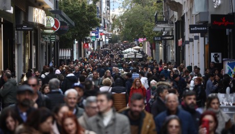 Ωράριο Καταστημάτων Πάσχα 2025: Ποιες Ώρες Είναι Ανοιχτά