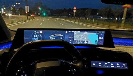 PEUGEOT 3008 με Panoramic i-Cockpit : Το...διαστημόπλοιο