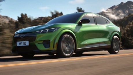 Mustang Mach-E 2025: Δείτε σε ποια σημεία ανανεώθηκε