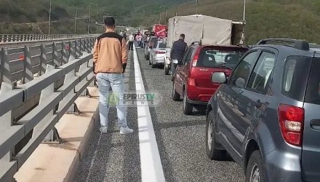 Εγνατία Οδός: Τροχαίο Με Εγκλωβισμένους Στη Σήραγγα Δρίσκου