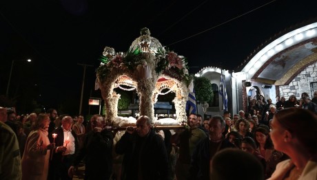 Μεγάλη Παρασκευή: Η Περιφορά Του Επιταφίου Με Κατάνυξη