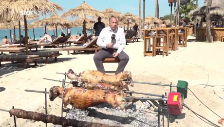 Πάσχα: Με Αρνιά... Στις Παραλίες Οι Αθηναίοι