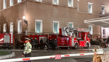 Βουλή έρευνες για βόμβα