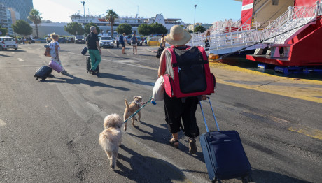 Αγίου Πνεύματος: Πότε Πέφτει - Για Ποιους Είναι Αργία