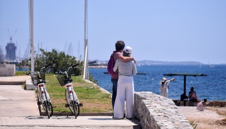 Καλοκαιρινός ο καιρός: Νοτιάδες, ζέστη και από την Τρίτη...αφρικανική σκόνη