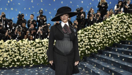 Rihanna: Έγκυος για 3η φορά - Στο MET Gala με φουσκωμένη κοιλίτσα!