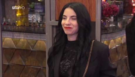 First Dates: Η 24χρονη Χριστίνα παίζει... κλαρινέτο!