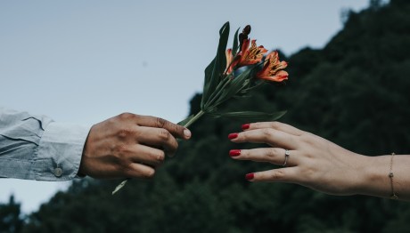 Εορτολόγιο 16 Μαΐου: Ποιοι γιορτάζουν σήμερα