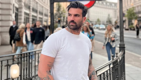 Αλεξάνδρου: O Πάρης Έσβησε Το Κεράκι Της Τούρτας Του!