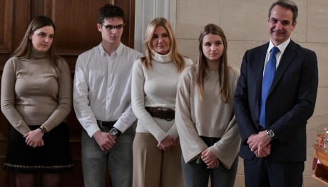 Μητσοτάκης: Στις ΗΠΑ Για Την Αποφοίτηση Των Παιδιών Του