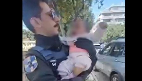Άλιμος: Τι Λέει Ο Αστυνομικός Που Βρήκε Το Βρέφος