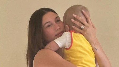 Hailey Bieber: «Φοβήθηκα Ότι Θα Πεθάνω Στη Γέννα»