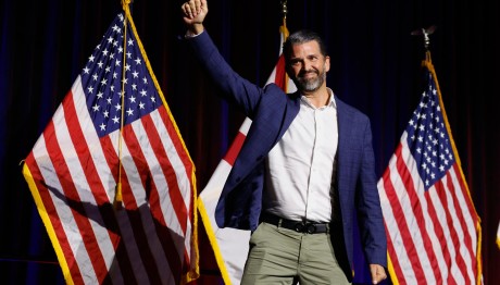 Ντόναλντ Τραμπ Τζούνιορ: Στα Χνάρια Του Πατέρα Του