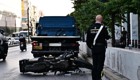 Τροχαίο Στη Συγγρού - Μηχανή Παρέσυρε Πεζό