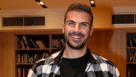 Άκης Πετρετζίκης