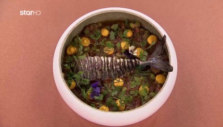 MasterChef: Καπνιστό σκουμπρί με αρακά & «κάρβουνα»