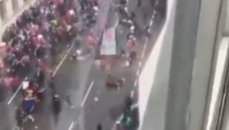 Λίβερπουλ: Αυτοκίνητο Έπεσε Σε Πλήθος Που Πανηγύριζε