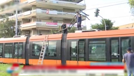 Γλυφάδα: Κεραία Έπεσε Πάνω Σε Συρμό Του Τραμ