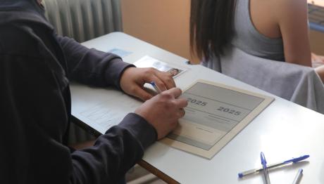 Πανελλήνιες 2025: Απαντήσεις Στα Θέματα Νεοελληνικής Γλώσσας