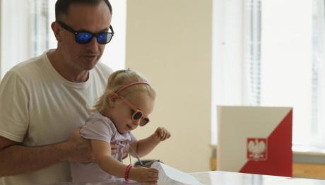 Πολωνία: Στις κάλπες για τον β' γύρο προεδρικών εκλογών