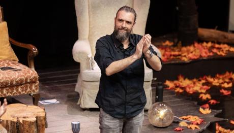 Σωτήρης Τσαφούλιας: Με την κόρη και τη σύντροφό του σε θεατρική πρεμιέρα