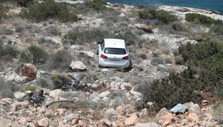 Αυτοκίνητο Έπεσε Σε Γκρεμό Στα Λιμανάκια Βουλιαγμένης