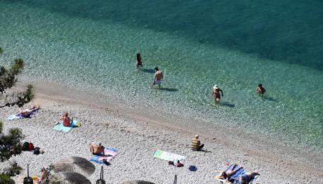 Καιρός: Με υψηλές θερμοκρασίες και βοριαδάκι μέχρι του Αγίου Πνεύματος