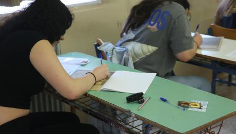 Πανελλήνιες 2025: Απαντήσεις Σε Οικονομία, Φυσική, Ιστορία