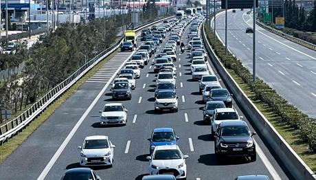Αττική Οδός: Μεγάλες Καθυστέρησεις Λόγω Της Εξόδου Εκδρομέων