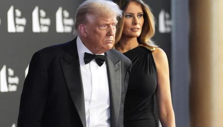 Τραμπ: Παρακολούθησε Το Les Miserables Στο Kennedy Center