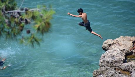 Καιρός: Επιμένει Η Ζέστη - Στους 35°C Η Θερμοκρασία