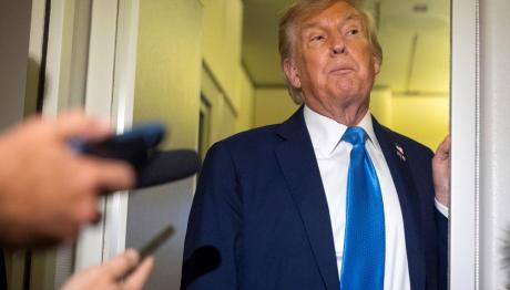 Ντόναλντ Τραμπ συνομιλία με δημοσιογράφους