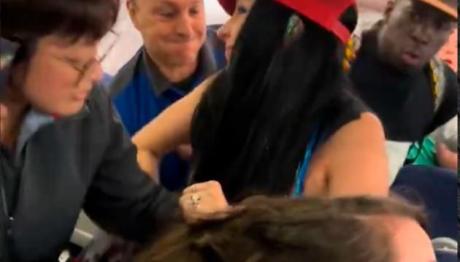 Μεθυσμένη Επιβάτης Προκάλεσε Αναστάτωση Σε Πτήση