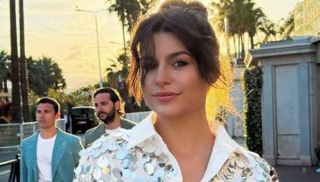 Δανάη Παππά: Οι Πόζες Με Κόκκινο Μπικίνι