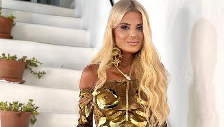 Μαρίνα Σταυράκη: Το χρυσό φόρεμα - πανοπλία που φόρεσε