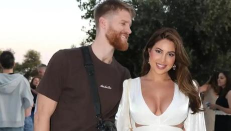 Τόμας Γουόκαπ: Στο Ηρώδειο με την εντυπωσιακή σύζυγό του,