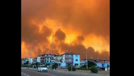 Φωτιά Σμύρνη: Εκκενώθηκαν 5 Συνοικίες - Καπνοί Ως Την Πάτμο