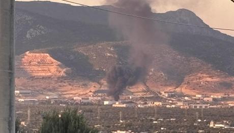 Φωτιά Στα Μέγαρα: Καίγεται Εργοστάσιο Πλαστικών - Εστάλη 112