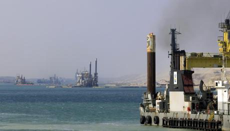 Διώρυγα Σουέζ: Βυθίστηκε Πλατφόρμα Πετρελαίου - 4 Νεκροί