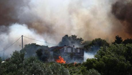 Φωτιά Τώρα Στη Ραφήνα - Νέος Συναγερμός Στην Πυροσβεστική