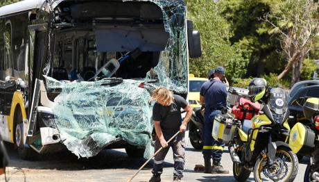 Σύγκρουση Λεωφορείων Στη Βούλα - Πολλοί Τραυματίες