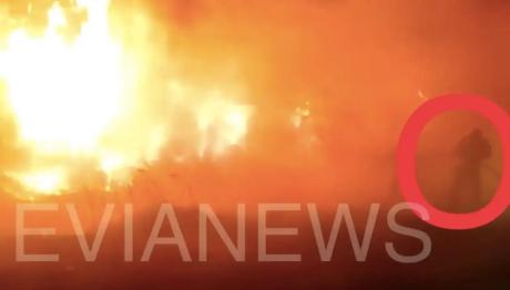 Φωτιά Εύβοια φωτογραφία προκαλεί ανατριχίλα