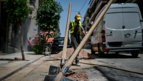 Έκτακτα μέτρα για εργαζόμενους λόγω καύσωνα- Παύση εργασιών 12:00 - 17:00