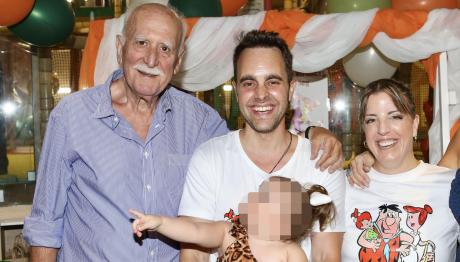 Γιώργος Παπαδάκης: Στο παιδικό πάρτι της κόρης του Λάζου Μαντικού