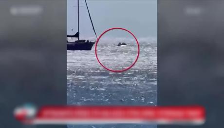 Τήνος: Αυτοκίνητο κατέληξε στη θάλασσα - Δεν είχε τραβηχτεί το χειρόφρενο